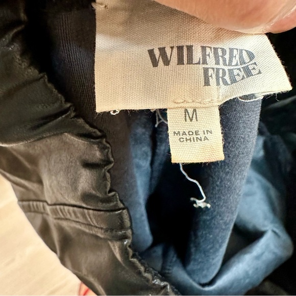 Wilfred Free vegan leather leggings size M - Picture 3 of 4